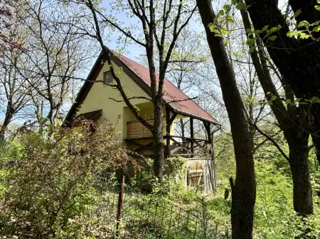 Eladó nyaraló, Kismaros 2 szoba 29.99 M Ft