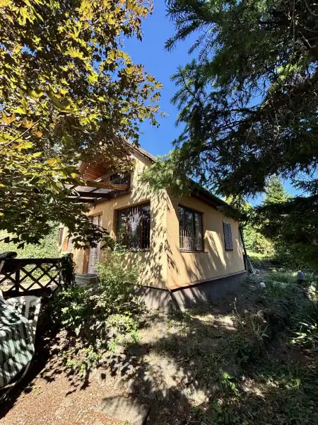 Eladó nyaraló, Kismaros 2 szoba 35 m² 51.99 M Ft